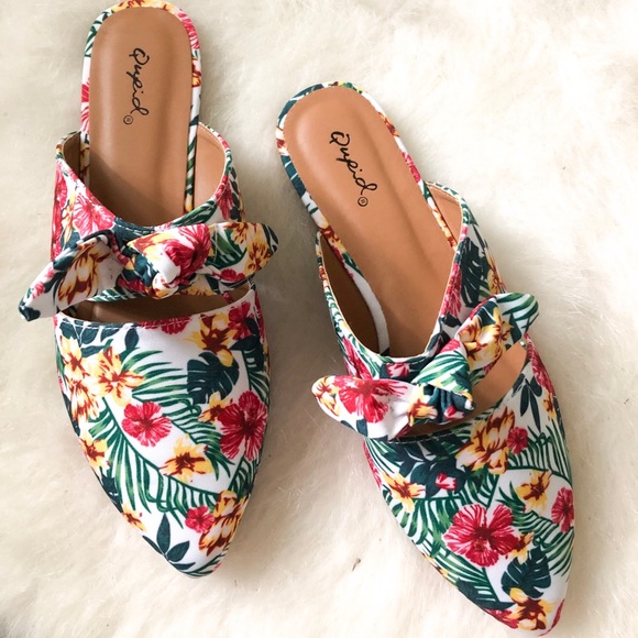 Modcloth Shoes - NEW IN BOX tropical print mules